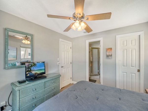 Two Bedroom-two bathroom Condo  Great Siesta Key Location