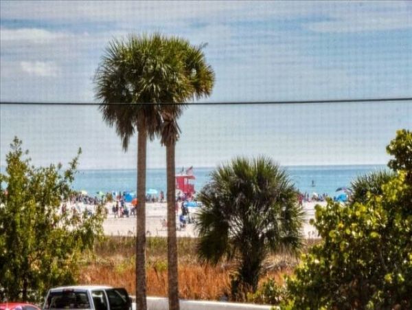 Two Bedroom-two bathroom Condo  Great Siesta Key Location