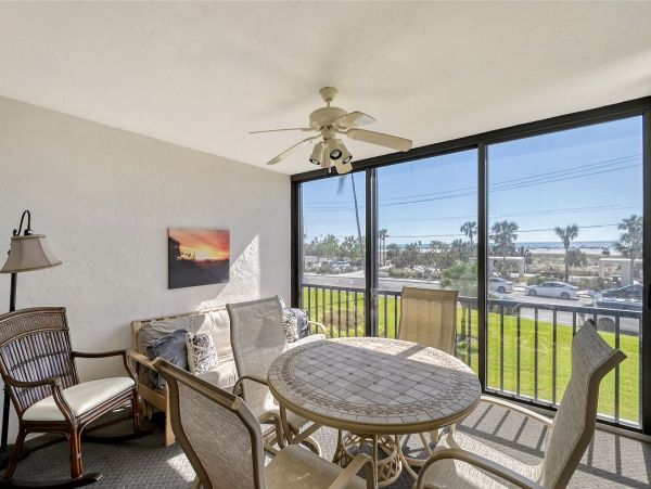 Two Bedroom-two bathroom Condo  Great Siesta Key Location