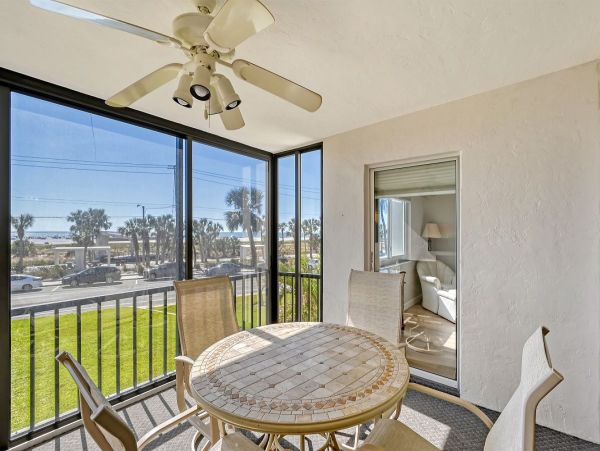 Two Bedroom-two bathroom Condo  Great Siesta Key Location