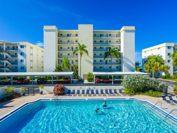 Two Bedroom-two bathroom Condo  Great Siesta Key Location