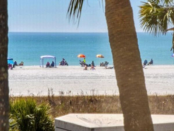 Two Bedroom-two bathroom Condo  Great Siesta Key Location