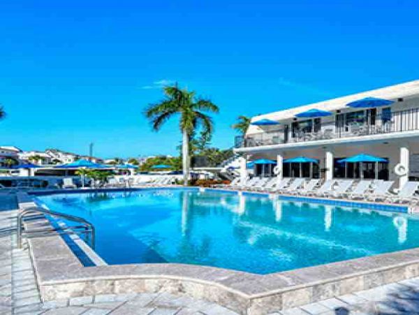 Spacious Siesta Key Luxury condo with view across from beach