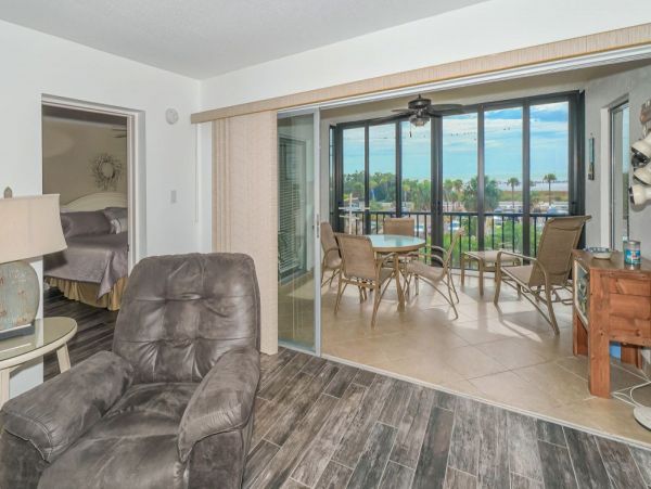 Spacious Siesta Key Luxury condo with view across from beach