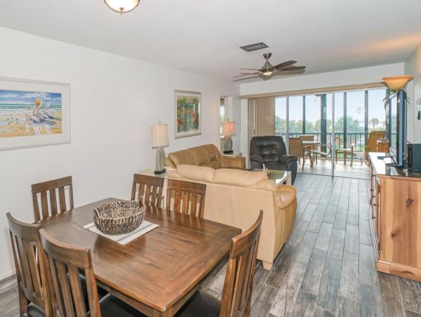 Spacious Siesta Key Luxury condo with view across from beach