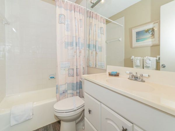 Spacious Siesta Key Luxury condo with view across from beach