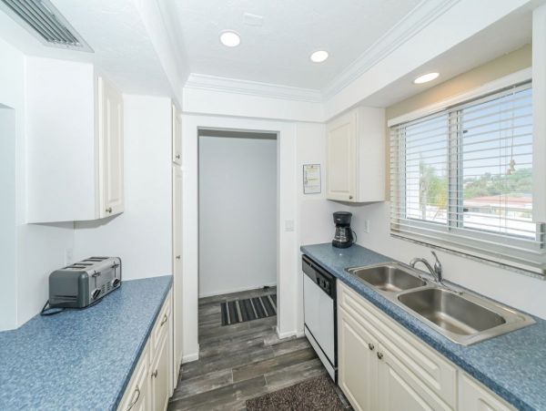 Spacious Siesta Key Luxury condo with view across from beach