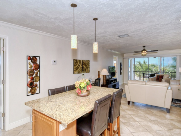 Ocean View 2 Bedroom Condo in Siesta Key Sleeps 4 Guests