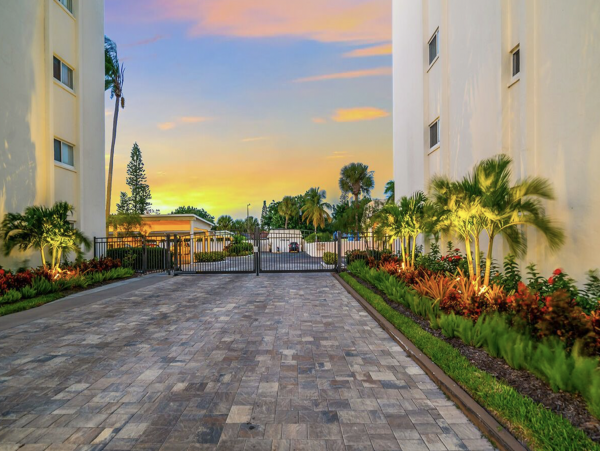 Ocean View 2 Bedroom Condo in Siesta Key Sleeps 4 Guests