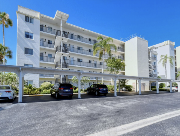 Ocean View 2 Bedroom Condo in Siesta Key Sleeps 4 Guests