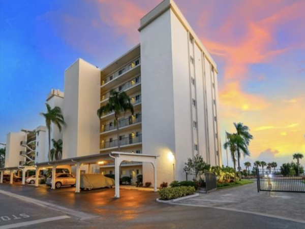 Ocean View 2 Bedroom Condo in Siesta Key Sleeps 4 Guests