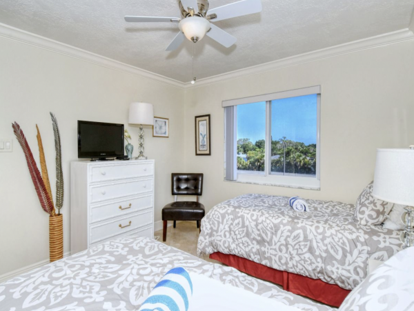 Ocean View 2 Bedroom Condo in Siesta Key Sleeps 4 Guests