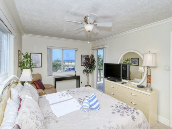 Ocean View 2 Bedroom Condo in Siesta Key Sleeps 4 Guests