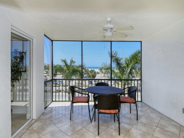 Ocean View 2 Bedroom Condo in Siesta Key Sleeps 4 Guests