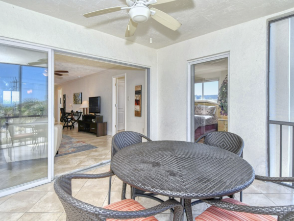 Ocean View 2 Bedroom Condo in Siesta Key Sleeps 4 Guests