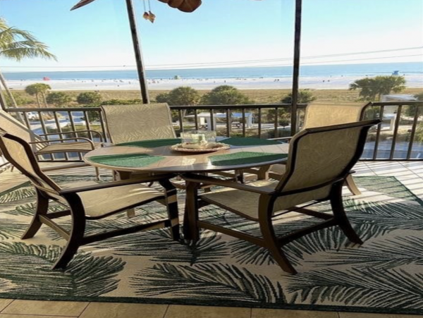 Two Bedroom Condo Sleeps Four Short Walk to Beach