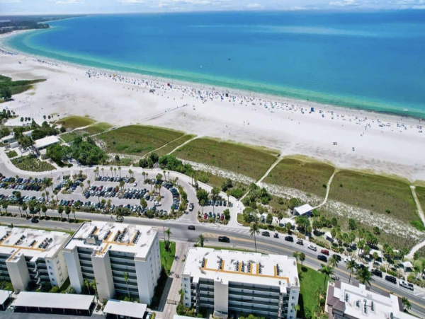 Two Bedroom Condo Sleeps Four Short Walk to Beach