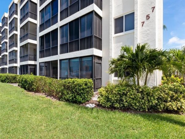 3 Bedroom Beach Rental Siesta Key - Across the street from beach