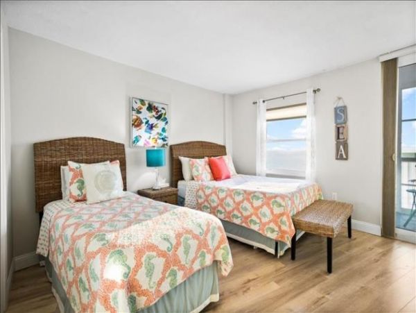 Beach Condo in Siesta Key Two Bedrooms Sleeps Six Gulf View