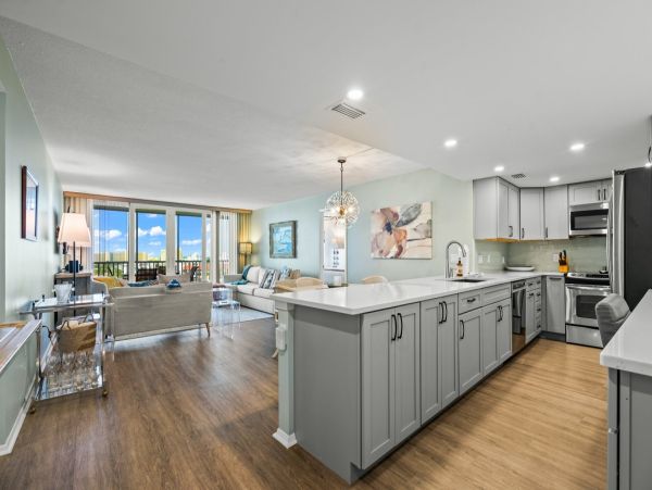 Siesta Key 2 Bedroom Beachfront Vacation Condo