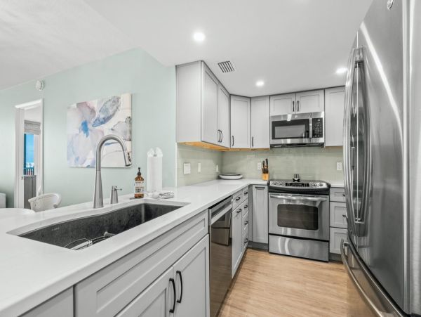 Siesta Key 2 Bedroom Beachfront Vacation Condo