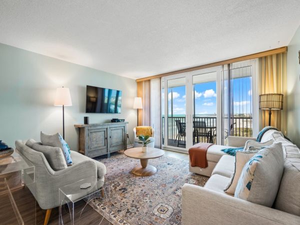 Siesta Key 2 Bedroom Beachfront Vacation Condo