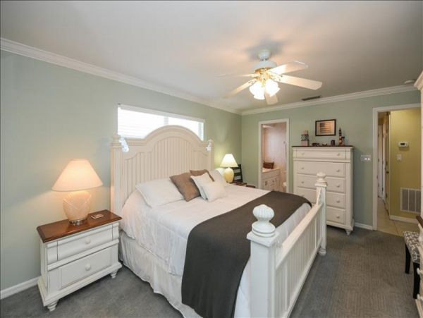 Siesta Key 2 Bedroom Villa Steps to Beach!