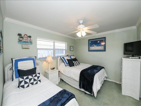 Siesta Key 2 Bedroom Villa Steps to Beach!