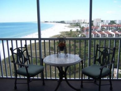 Two Bedroom Beach Condo Sleeps 6 with Communal Pool Two Bedroom Beach Condo Sleeps 6 with Communal Pool