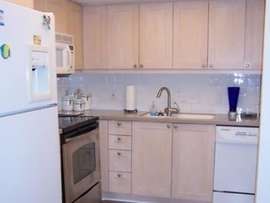 Two Bedroom Beach Condo Sleeps 6 with Communal Pool Two Bedroom Beach Condo Sleeps 6 with Communal Pool