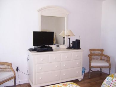 Two Bedroom Beach Condo Sleeps 6 with Communal Pool Two Bedroom Beach Condo Sleeps 6 with Communal Pool
