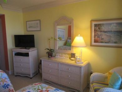 Two Bedroom Beachfront Condo Sleeps 6 Guests - Private Beach