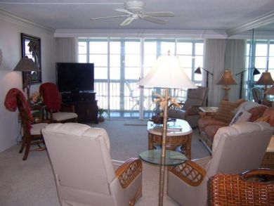 Two Bedroom Beachfront Condo Sleeps 6 Guests - Private Beach