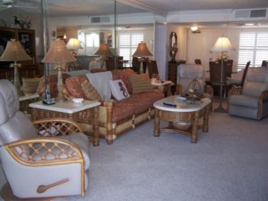 Two Bedroom Beachfront Condo Sleeps 6 Guests - Private Beach