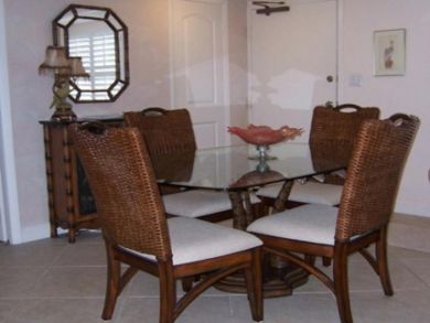 Two Bedroom Beachfront Condo Sleeps 6 Guests - Private Beach