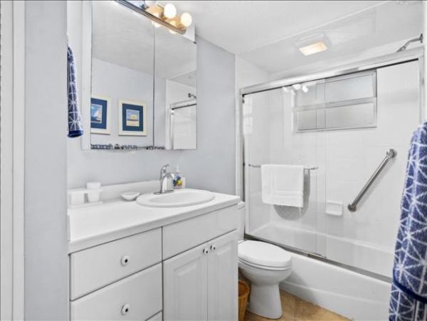 Gulf Front Two Bedroom Siesta key Vacation Condo Gulf Views