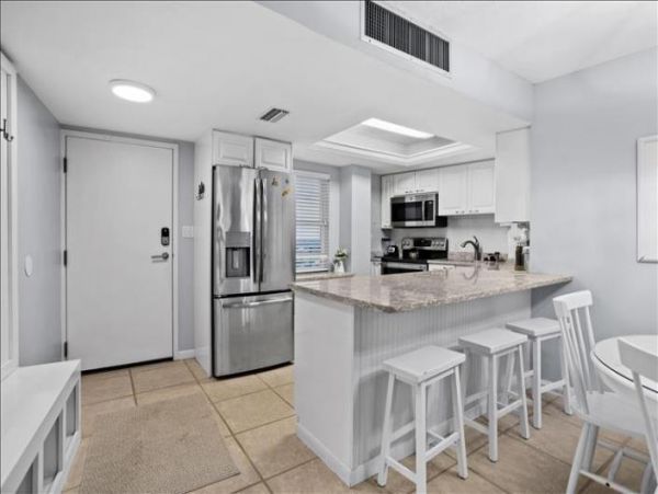 Gulf Front Two Bedroom Siesta key Vacation Condo Gulf Views
