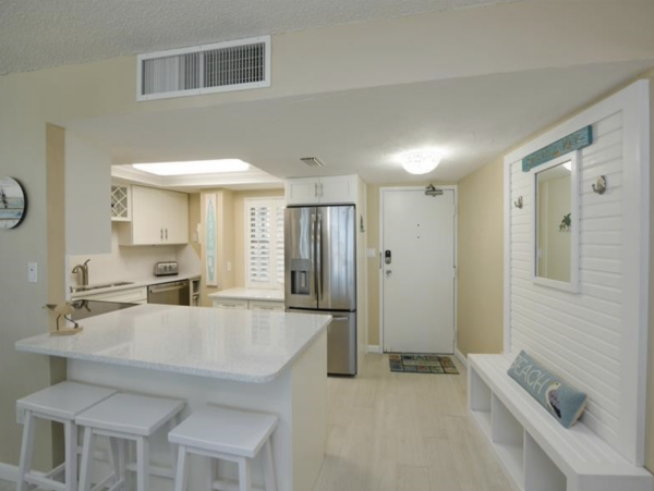 Vacation Condo in Highrise with the Best Lanai and Beach Views!