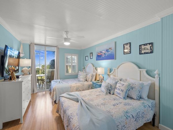 Luxury Siesta Key Beachfront Vacation Rental Gulf View Condo with Balcony & Pool