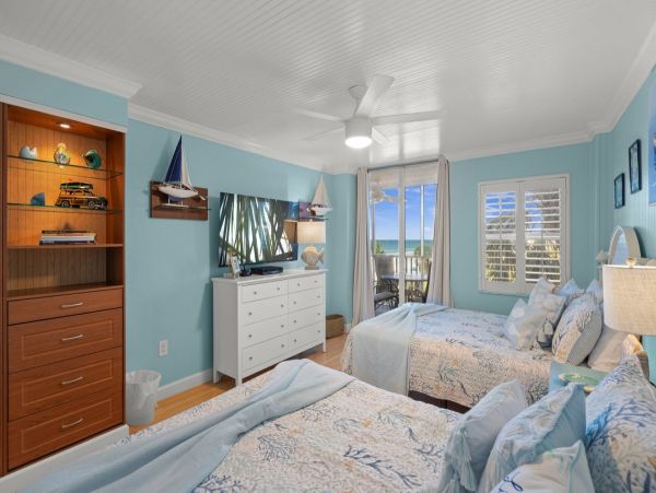 Luxury Siesta Key Beachfront Vacation Rental Gulf View Condo with Balcony & Pool