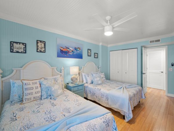 Luxury Siesta Key Beachfront Vacation Rental Gulf View Condo with Balcony & Pool