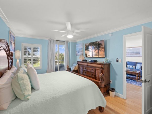Luxury Siesta Key Beachfront Vacation Rental Gulf View Condo with Balcony & Pool