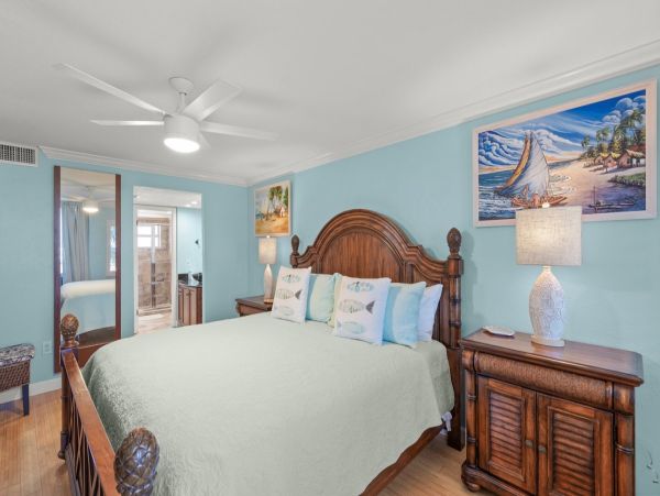 Luxury Siesta Key Beachfront Vacation Rental Gulf View Condo with Balcony & Pool