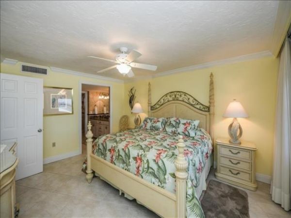 Updated 3rd Floor Two Bedroom Oceanfront Condo