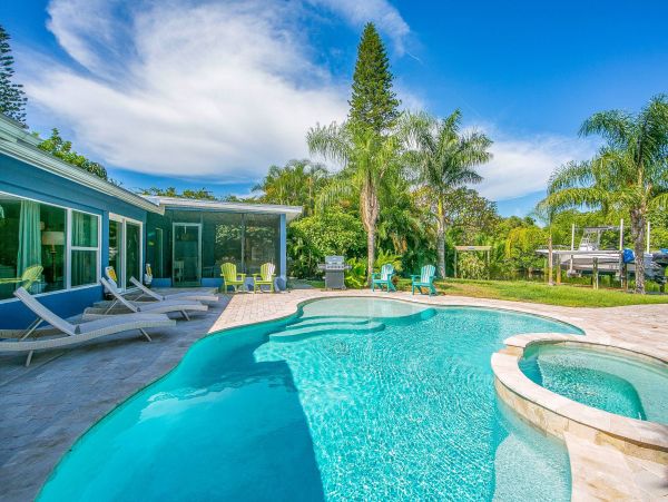 A stunning Beach House on Anna Maria with Private Pool