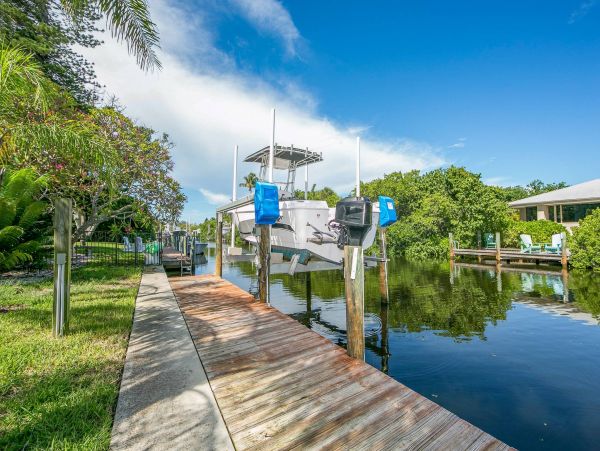 A stunning Beach House on Anna Maria with Private Pool
