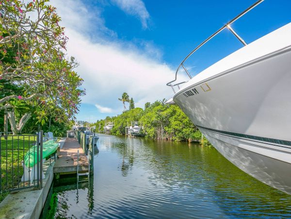 A stunning Beach House on Anna Maria with Private Pool