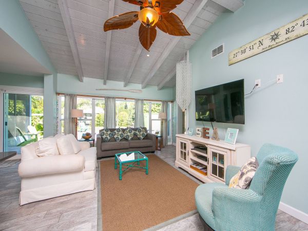 A stunning Beach House on Anna Maria with Private Pool
