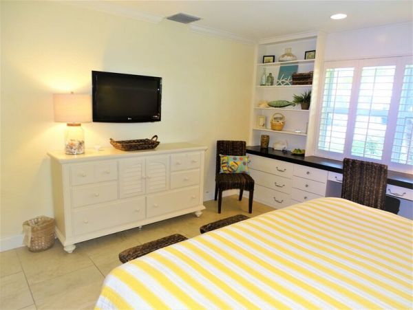 A Darling Beach Retreat in Siesta Key Right on the Beach