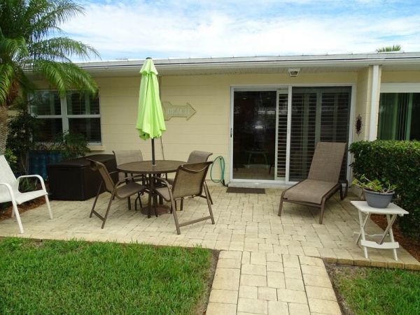 A Darling Beach Retreat in Siesta Key Right on the Beach